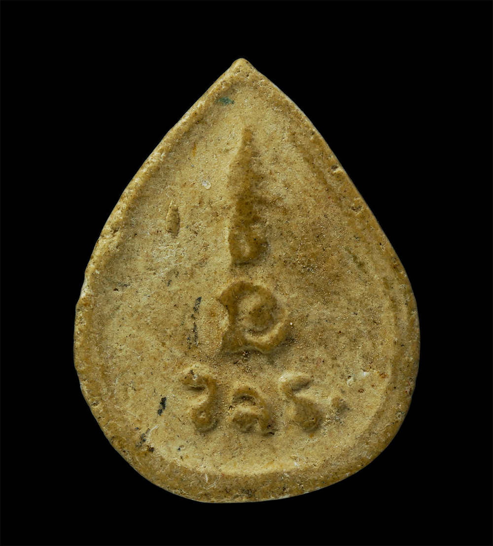 22Nov24 (67)p.jpg - แม่นางกวัก หลังยันต์ อักษร ว จ ร. เนื้อผง ไม่ทราที่ | https://kamulet.in.th